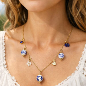 Collier doré et bleu
