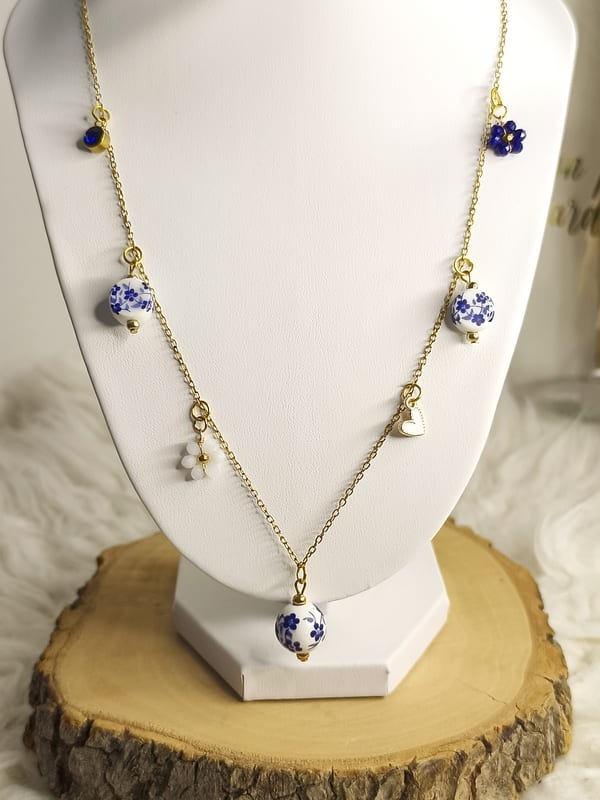Collier bleu et blanc