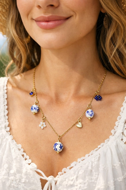 Collier doré et bleu