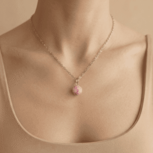 Collier en acier inoxydable et Agate Fuchsia