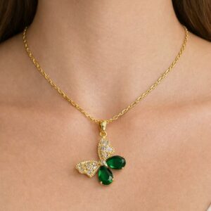 Collier en acier inoxydable et papillon